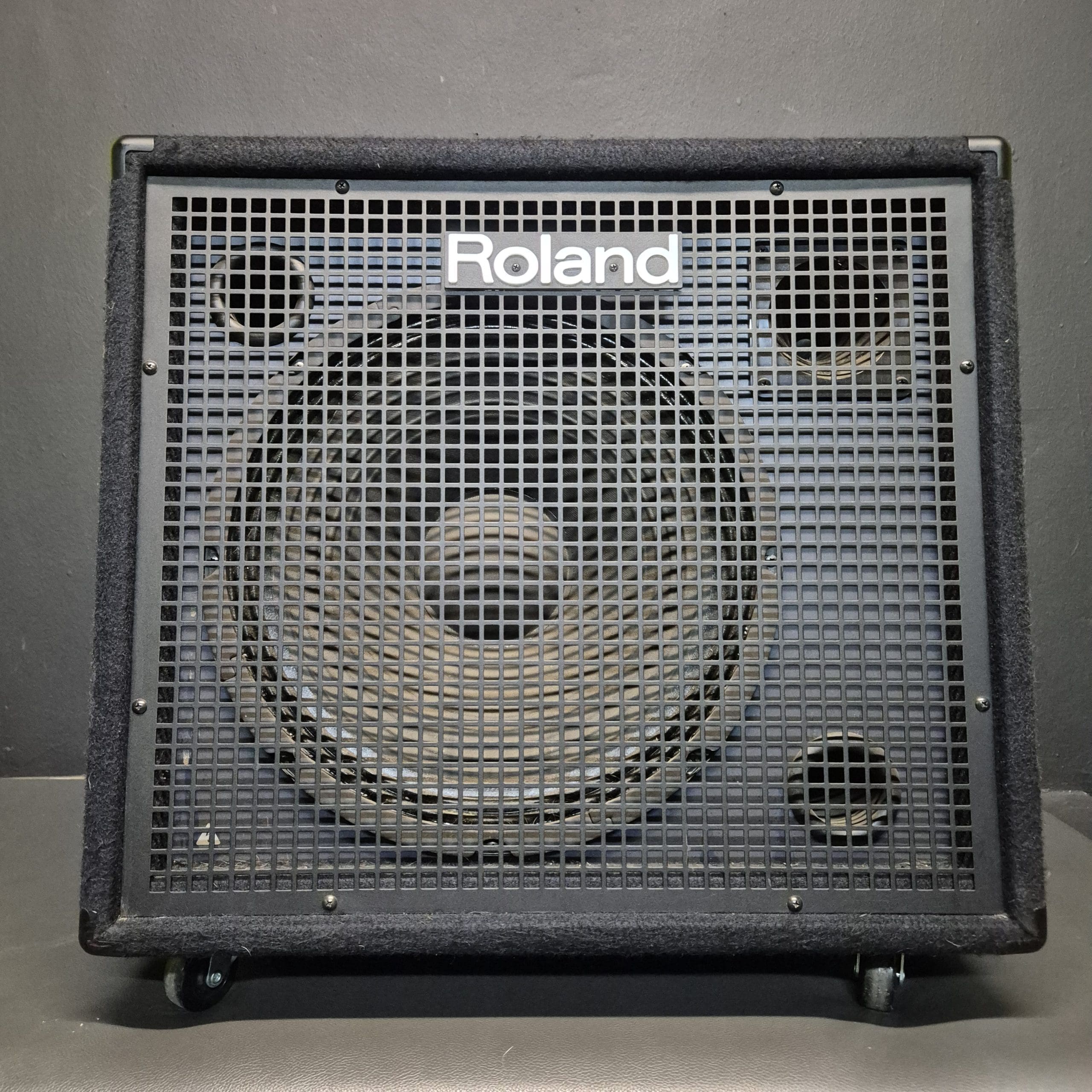 Roland KC-600 (200W) Keyboard / Piano Amplifier